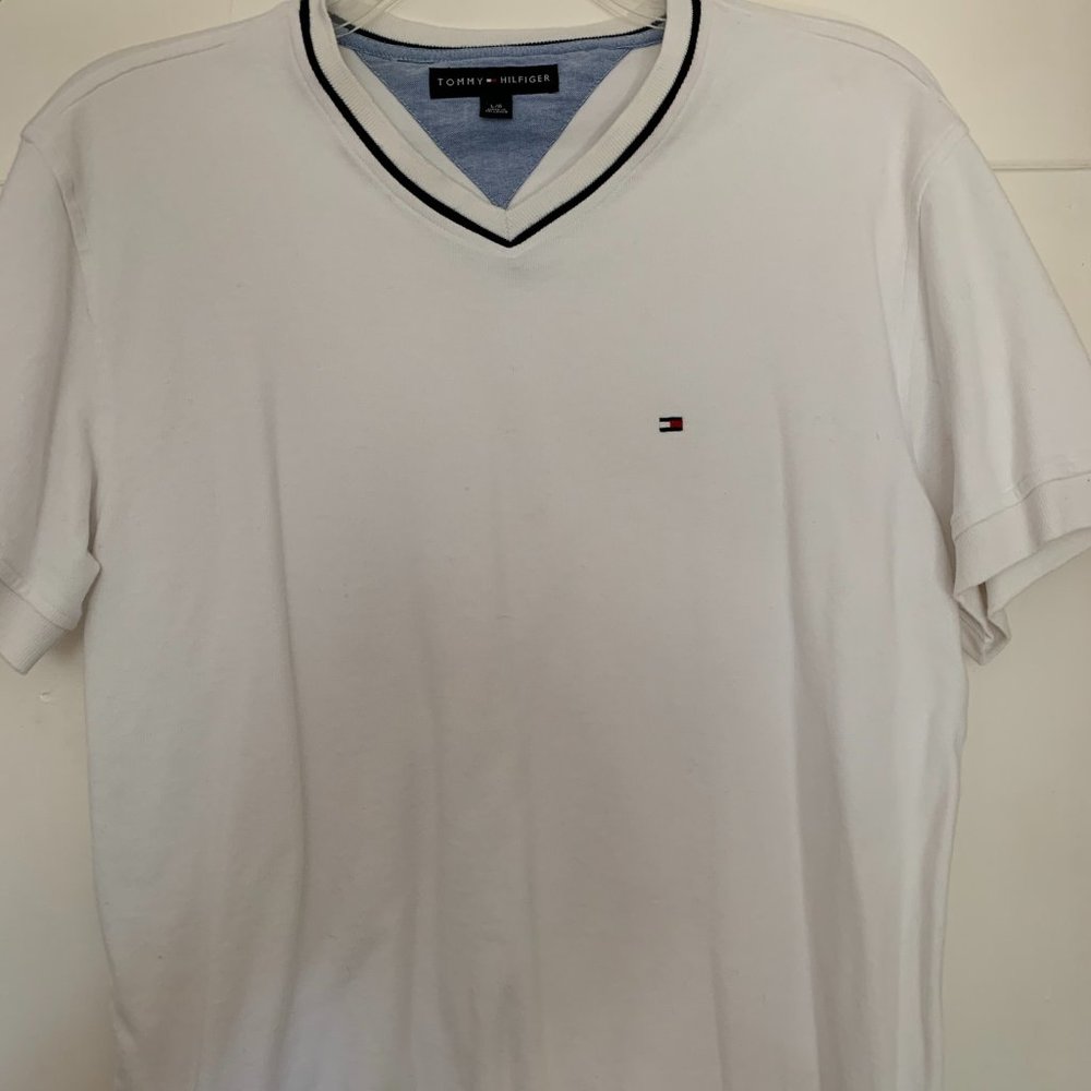Tommy Hilfiger (L) White vneck sweater